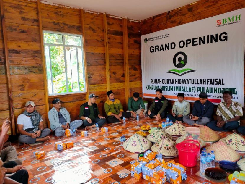 BMH bersama Pemkab Lingga meresmikan Rumah Quran Hidayatullah (RQH) di Kampung Mualaf Pulau Kojong, Kabupaten Lingga, Provinsi Kepulauan Riau (Kepri), Kamis (10/2).