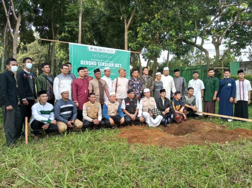 BMH bersama Pos Dai melaksanakan prosesi peletakan batu pertama pembangunan gedung Sekolah Dai di Medan, Sumatera Utara, Ahad (29/8).