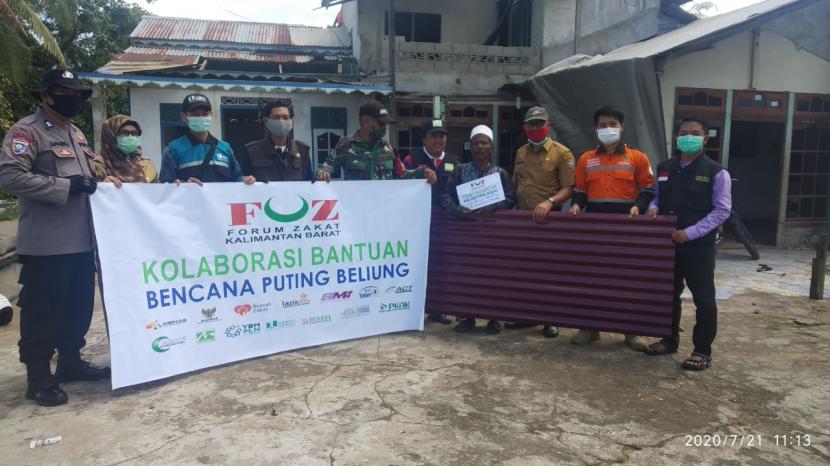 BMH bersama sejumlah LAZ yang tergabung dalam Forum Zakat (FoZ) Kalimantan Barat berkolaborasi membantu warga Kabupaten Melawi yang dilanda angin puting beliung.   