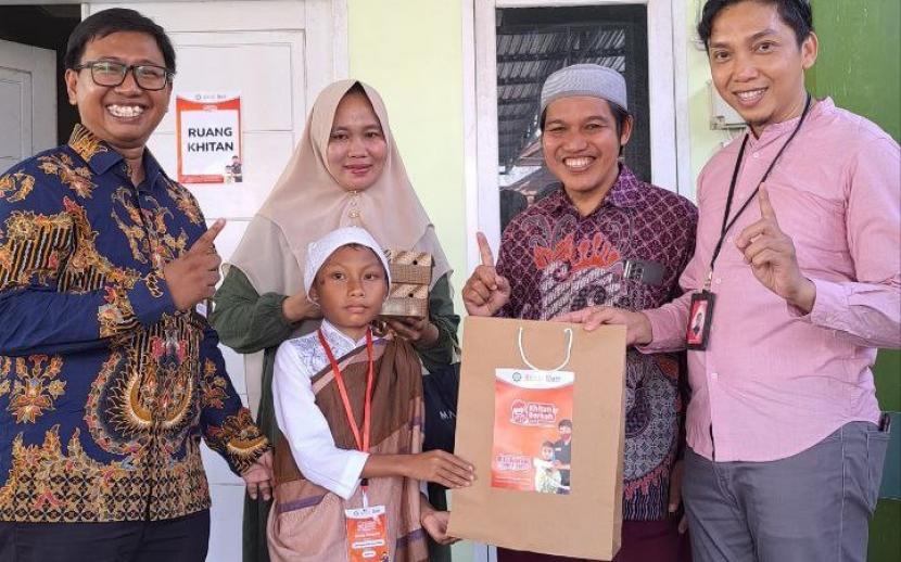 BMH bersinergi dengan Majelis Telkomsel Taqwa (MTT), Yayasan Al-Hijrah Gorontalo dan Pemuda Relawan Gorontalo mengadakan acara khitan berkah, Sabtu  (27/8/2022).
