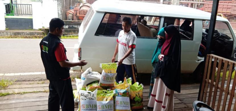 BMH Kaltara menyalurkan logistik  Dapur Berkah Ramadhan untuk santri Pesantren Al-Ikhlas Hidayatullah, Kabupaten Tana Tidung, Kaltara.
