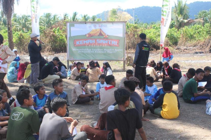 BMH Maluku Utara bekerjasama dengan pondok pesantren Rimba Halmahera mengadakan Kemah Ceria Santri Pedalaman Halmahera
