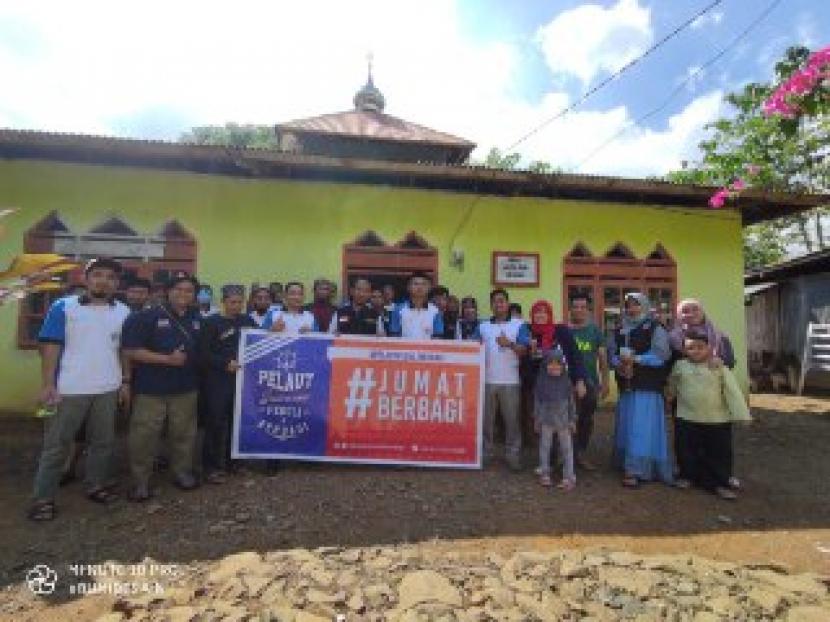 BMH melaksanakan kegiatan #Jumat Berkah Berbagi di Masjid Al Amin, Dusun Kupanga. Desa, Kale Ko