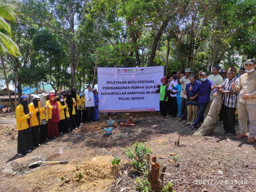 BMH meletakkan batu pertama pembangunan Rumah Quran dan Pesantren tahfidz di Pulau Seraya, Batam, Kepulauan Riau (Kepri), Ahad (25/7).