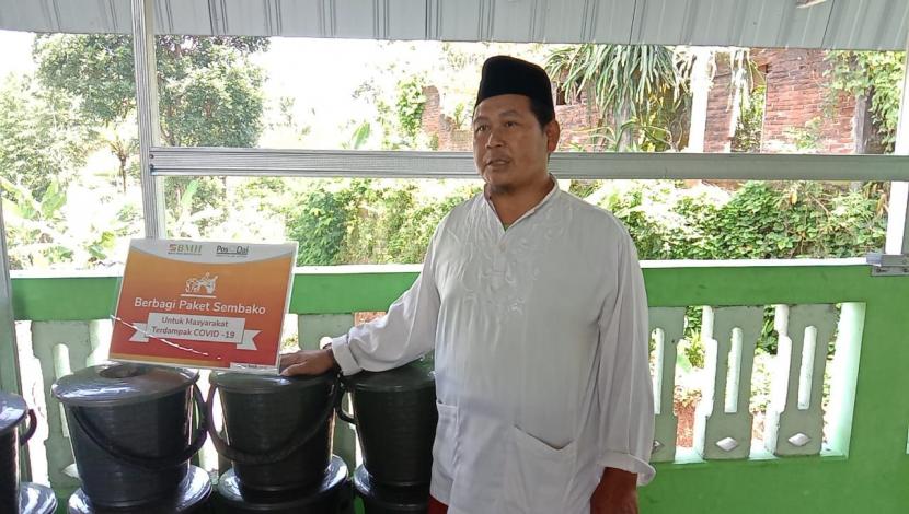 BMH membagikan sembako untuk para mualaf dan guru ngaji di Temanggung, Jawa Tengah.