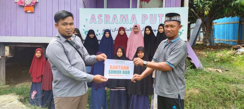 BMH membangun sumur bor untuk Pesantren Al-Ikhlas Hidayatullah Tana Tidung, Kalimantan Utara.
