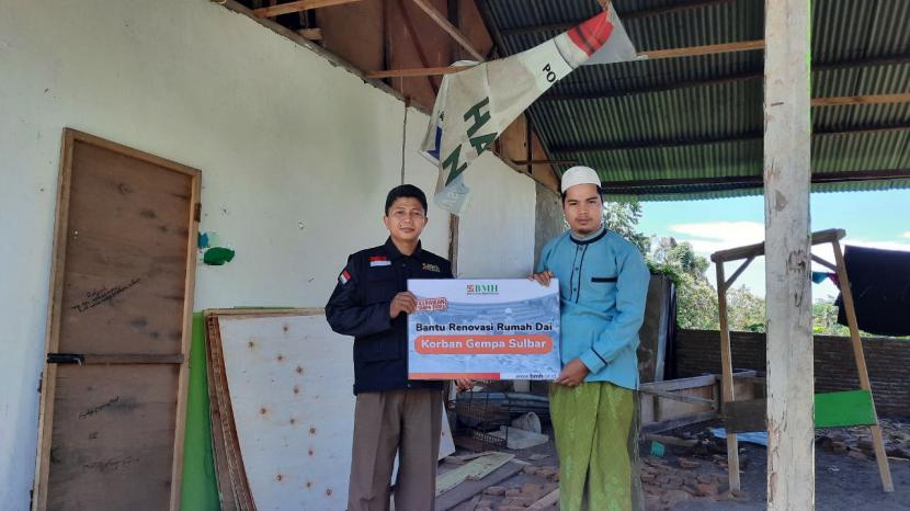 BMH membantu renovasi rumah Ustadz Haris, korban gempa bumi yang melanda Kabupaten Mamuju, Sulawesi Barat (Sulbar) beberapa waktu lalu.