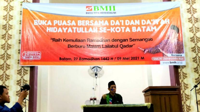 BMH memberikan apresiasi kepada dai dan daiyah se-kota Batam yang dirangkai dalam acara buka puasa berkah bersama di Masjid Hidayatullah Batu Aji, Batam, Kepulauan Riau, Ahad (9/5).