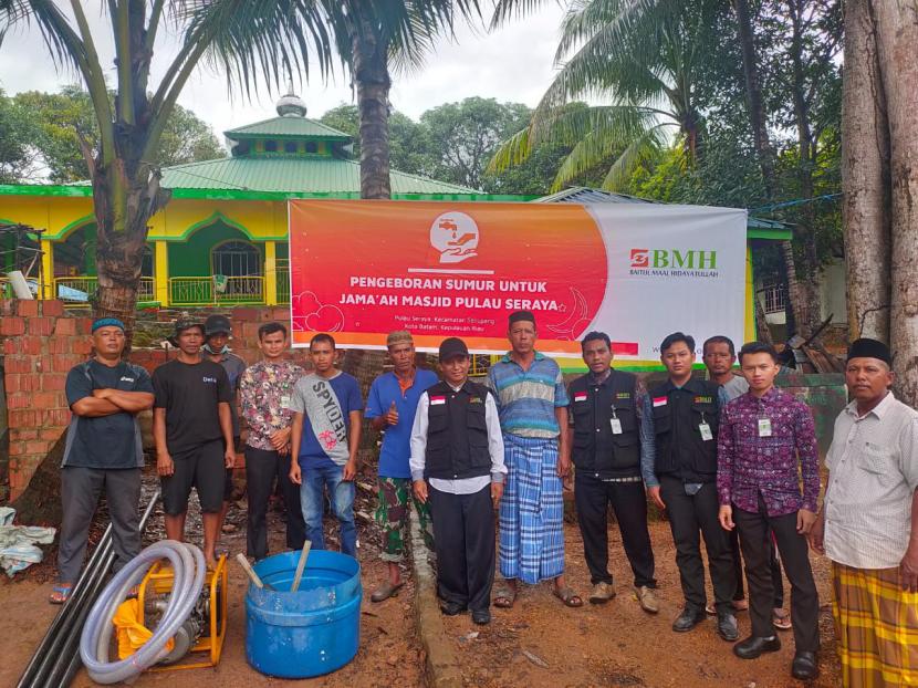 BMH memulai pembangunan sumur bor untuk warga Pulau Seraya, Kepulauan Riau.