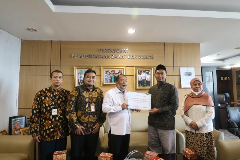 BMH menerima SK izin perpanjangan Lembaga Amil Zakat (LAZ) dari Kemenag di Jakarta, Senin (31/5).
