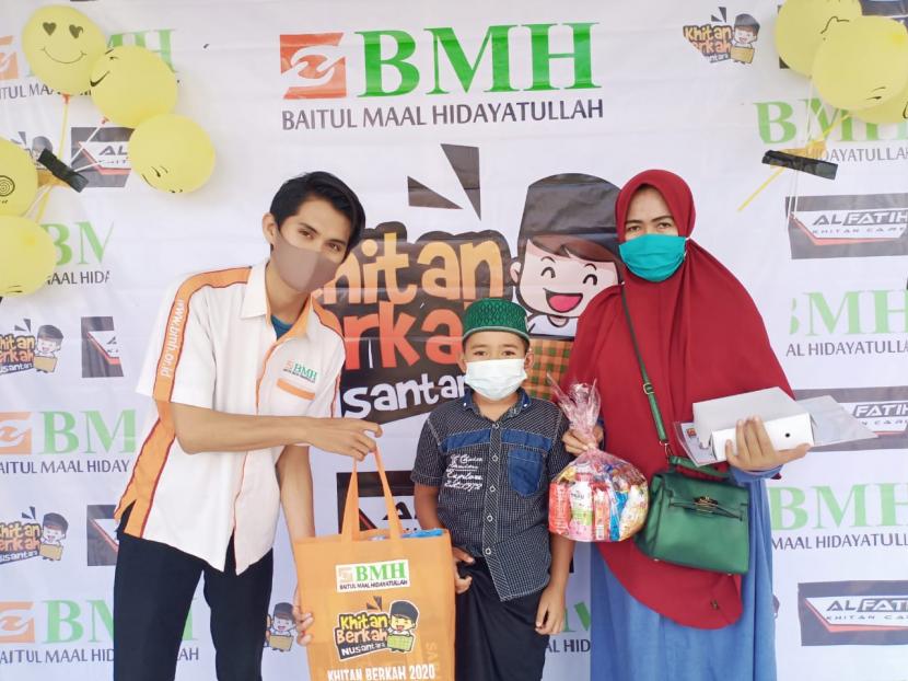 BMH menggelar khitan gratis untuk anak dhuafa dan keluarga difabel  di enam kota/kabupaten di wilayah Jawa Timur.