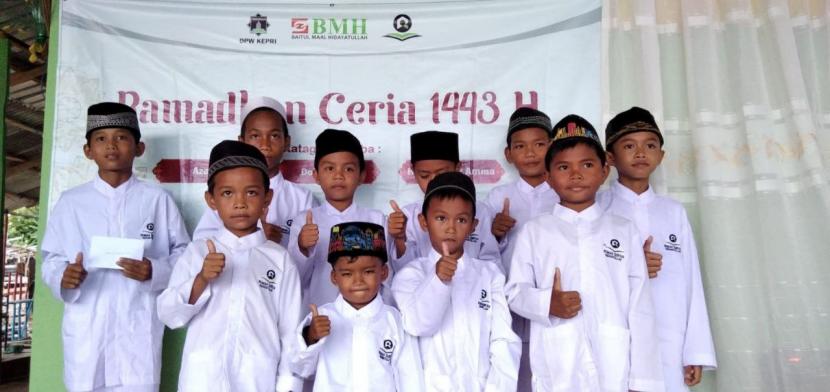 BMH menggelar Ramadhan Ceria untuk anak-Anak di pulau hinterland, Batam, Kepulauan Riau (Kepri), Selasa (19/4).