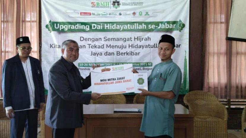 BMH menggelar upgrading dai se-Jawa Barat dan menyerahkan wakaf Alquran,  Sabtu (28/8).