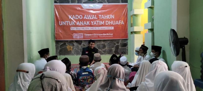 BMH menyakurkan kado awal tahun kepada anak yatimp-dhuafa di Pati, Jawa Tengah, Jumat (21/1).