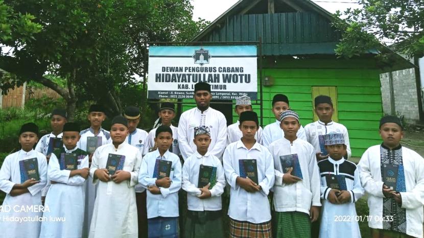 BMH menyaluarkan bantuan mushaf Alquran ke Pesantren Hidayatullah Wotu di Jalan Binano, Desa Lampenai, Luwu Timur, Sulawesi Selatan.