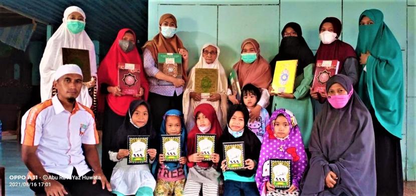 BMH menyalurkan bantuan Alquran dan buku Iqra untuk murid TPQ Al-Hidayah di Jalan Hasanuddin, Kelurahan Selisun, Kecamatan Nunukan Selatan, Kalimantan Utar (Kaltara), Rabu (18/8).