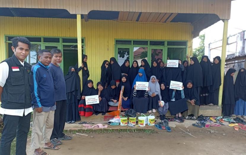 BMH menyalurkan bantuan sarana ibadah dan alat kebersihan untuk mushala santri putri  Pesantren Hidayatullah Malinau, Kalimantan Utara, Ahad (21/8/2022).