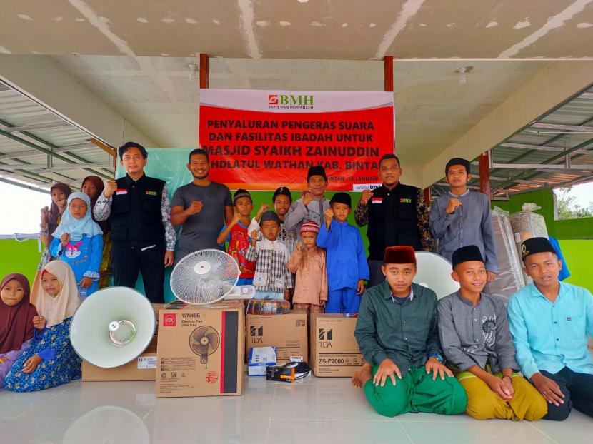 BMH menyalurkan bantuan sarana ibadah ke Masjid Syekh Zainuddin Nahdlatul Wathan, Bintan.