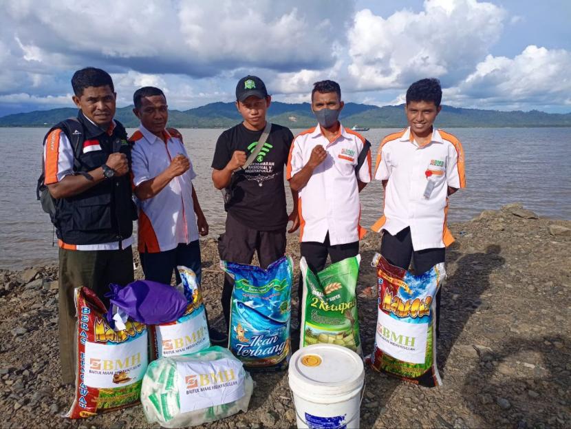 BMH menyalurkan logistik untuk pemenuhan kebutuhan Dapur Berkah Ramadhan ke Pesantren Hidayatullah di Desa Aji Kuning,  Sebatik Tengah,  Pulau Sebatik, Nunukan, Kalimantan Utara.