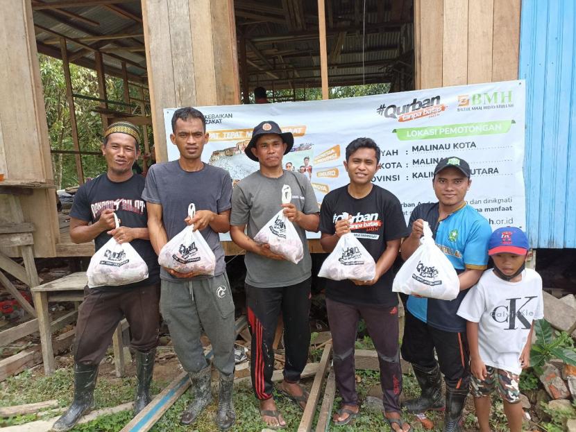 BMH menyalurkan qurban kepada masyarakat pedalaman Malinau, Kalimantan Utara.