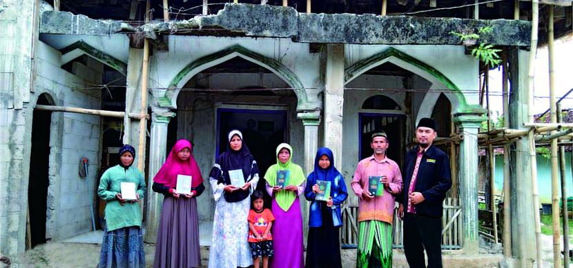 BMH menyerahkan bantuan 60 eksemplar Alquran di Desa Logandu, Kecamatan Karanggayam, Kabupaten Kebumen, Jateng, Kamis (21/7/2022).