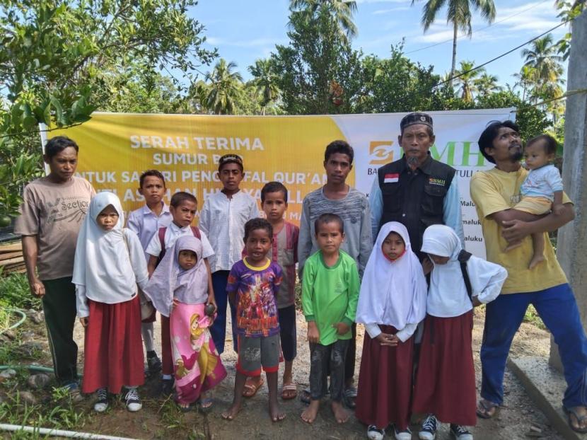 BMH menyerahkan sumur bor untuk santri penghafal Quran Pesantren Hidayatullah, Desa Savanajaya, Kecamatan Waeapo, Kabupaten Buru, Provinsi Maluku.