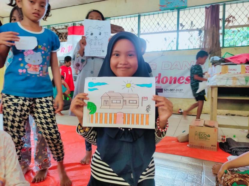 BMH-Ngadem Hidayatullah Solo menggelar Sekolah Ceria di Desa Waki, Kecamatan Hantakan, Kabupaten Hulu Sungai Tengah, Kalimantan Selatan.