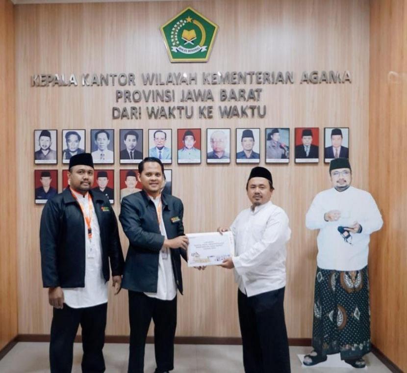 BMH  Perwakilan Jawa Barat yang menyerahkan laporan  tahun 2022 kepada Kanwil Kemenag Jawa Barat di Bandung, Jumat, (24/2/2023).