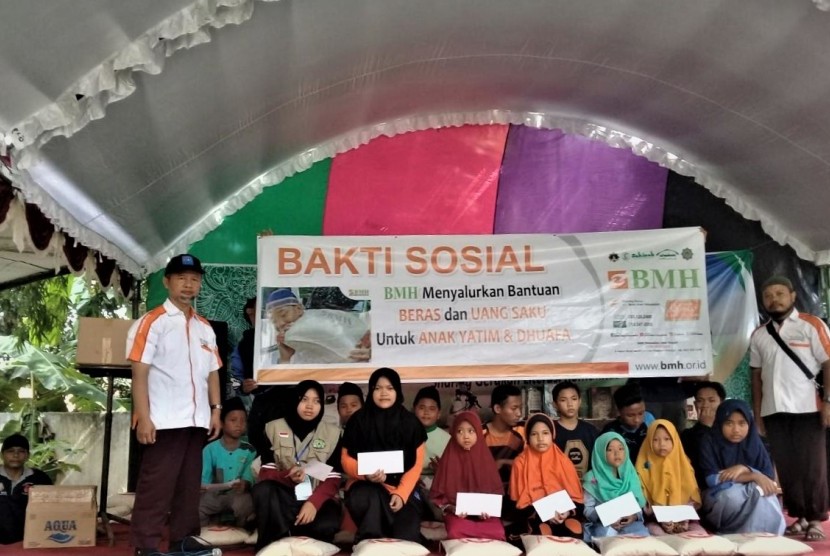 BMH Perwakilan Jawa Tengah melakukan aksi sosial di sejumlah pesantren.