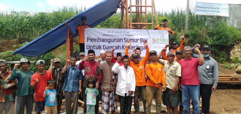 BMH Perwakilan Jawa Timur membangun sumur bor untuk daerah kekeringan.