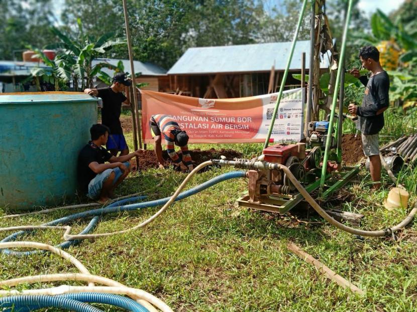 BMH Perwakilan Kalimantan Timur tengah merelisasikan sumur bor di Pesantren Tahfidz Quran Imam Syafi