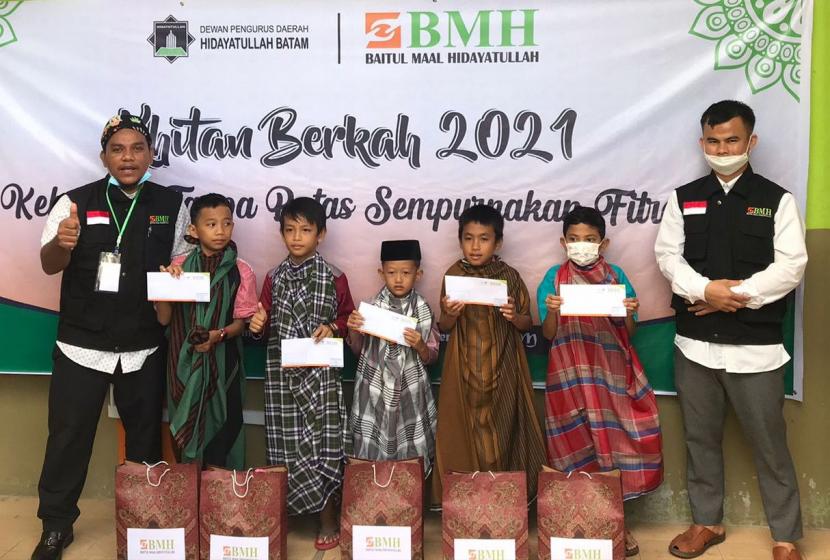 BMH Perwakilan Kepulauan Riau melaksanakan kegiatan Khitan Berkah di Kampus Utama Hidayatullah Batam, Ahad (26/12).