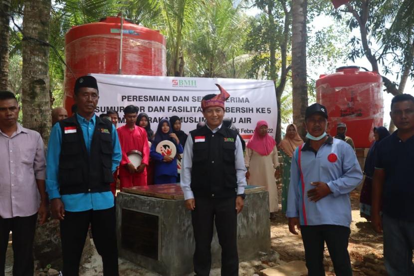 BMH Perwakilan Kepulauan Riau meresmikan lima sumur bor di Pulau Air, Batam, Senin (28/2).