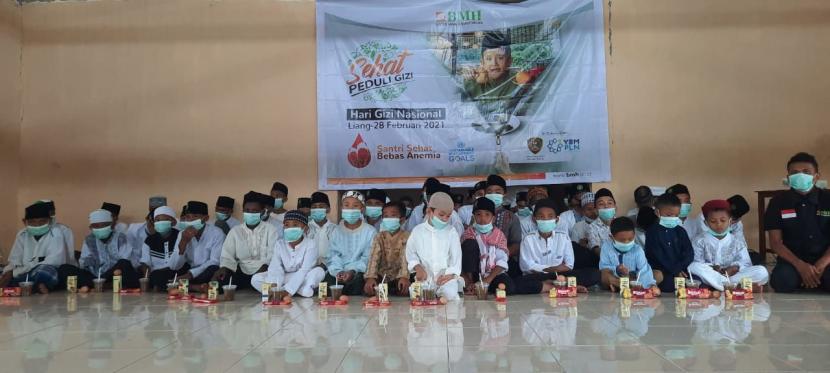 BMH Perwakilan Maluku menggelar kegiatan Sehat Peduli Gizi bersama santri yatim dan dhuafa Ambon.