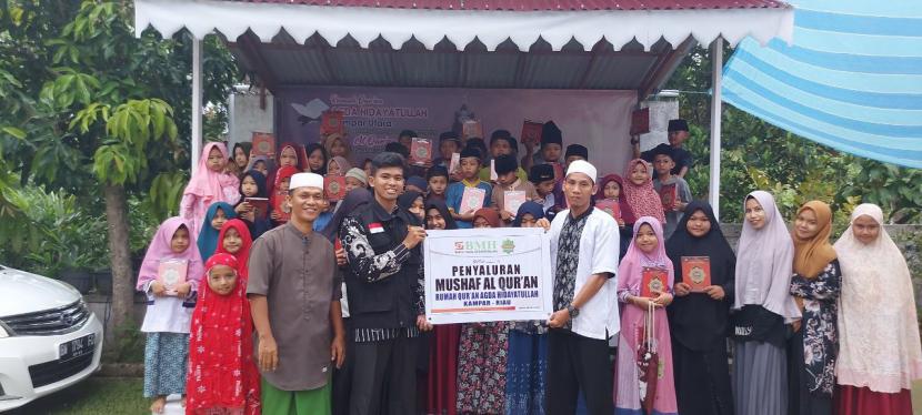 BMH Perwakilan Riau berkolaborasi dengan Yayasan Tafaqquh dalam rangka pemberian mushaf Alquran untuk Rumah Quran.
