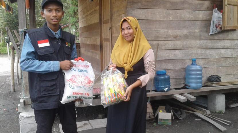 BMH Perwakilan Riau menyalurkan paket sembako untuk mualaf Pulau Rupat.
