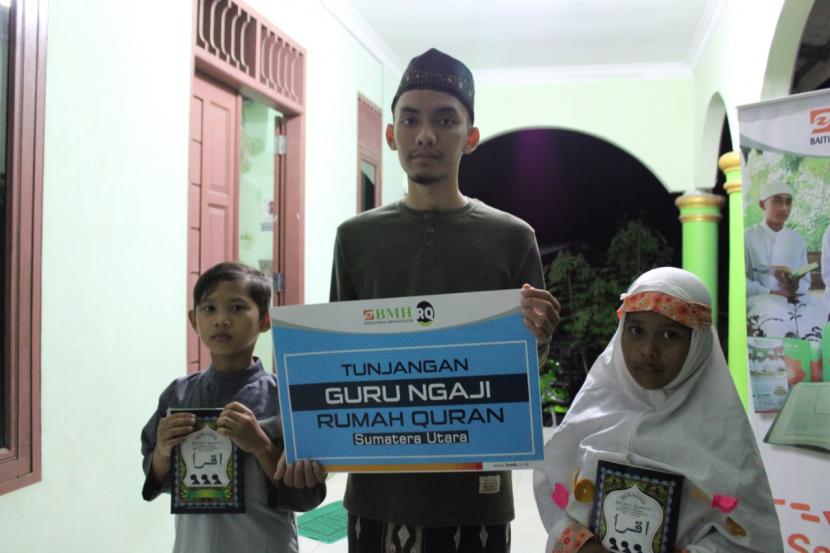 BMH Perwakilan Sumatera Utara menyalurkan santunan guru ngaji di Rumah Quran Pancur Batu.