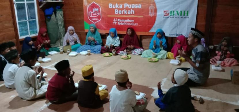 BMH Perwakilan Sumut menggelar Buka Puasa Berkah bersama santri Quran dan mualaf di Kabupaten Karo dan Kabupaten Padang Lawas Utara.