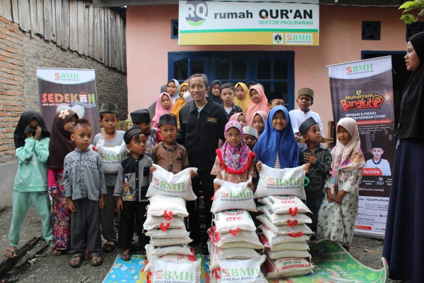 BMH Perwakilan Sumut menyalurkan bantuan beras ke sejumlah pesantren dan Rumah Quran.
