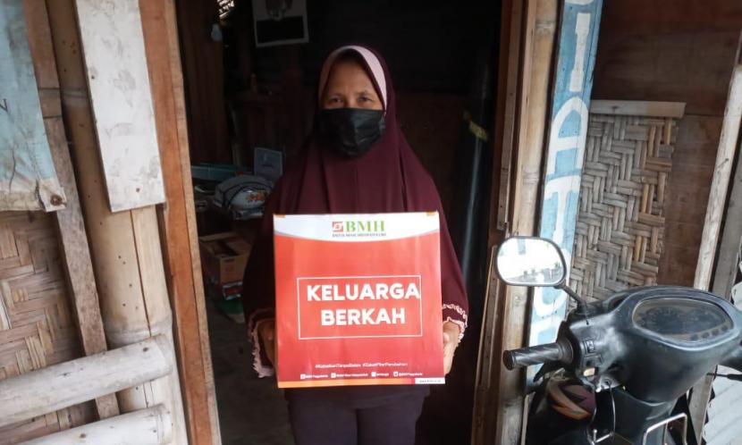 BMH Perwakilan Yogyakarta menyalurkan sembako Program Keluarga Berkah di Gunungkidul.