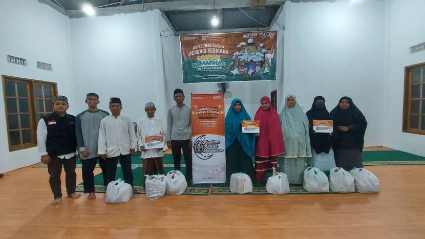 BMH-Pos Dai Riau menggelar Buka Puasa Berkah dan menyalurkan Bingkisan Ramadhan untuk mualaf Pulau Rupat, Riau, Ahad (24/4).