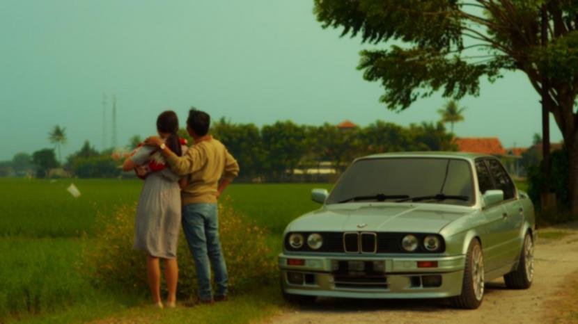 BMW Astra menyajikan film pendek Elipsis. Film dengan durasi sekitar 20 menit ini hadir dengan mengusung tema soal kedekatan emosioal antar anggota keluarga dan produk BMW.