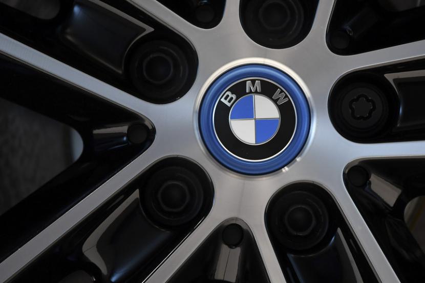 BMW mencatatkan penurunan penjualan 8,4 persen dalam penjualan kendaraannya pada tahun lalu.