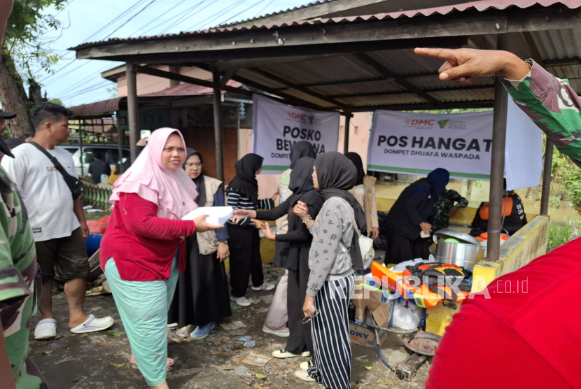 Bantuan yang datang dari masyarakat AS melalui Dompet Dhuafa disalurkan ke wilayah terparah terdampak banjir, Tapanuli Selatan.