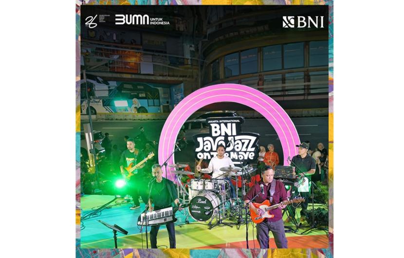 BNI menghadirkan BNI Java Jazz on The Move (BNI JJOTM) Special Edition di Anjungan Sarinah Jakarta, Jumat (3/5/2024).
