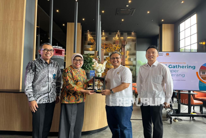 BNI menjalin kerja sama pembiayaan dengan PT Kawah Anugerah Properti untuk mempercepat realisasi program 3 juta rumah. Ini menjadi bukti komitmen BNI mendorong pertumbuhan sektor properti.