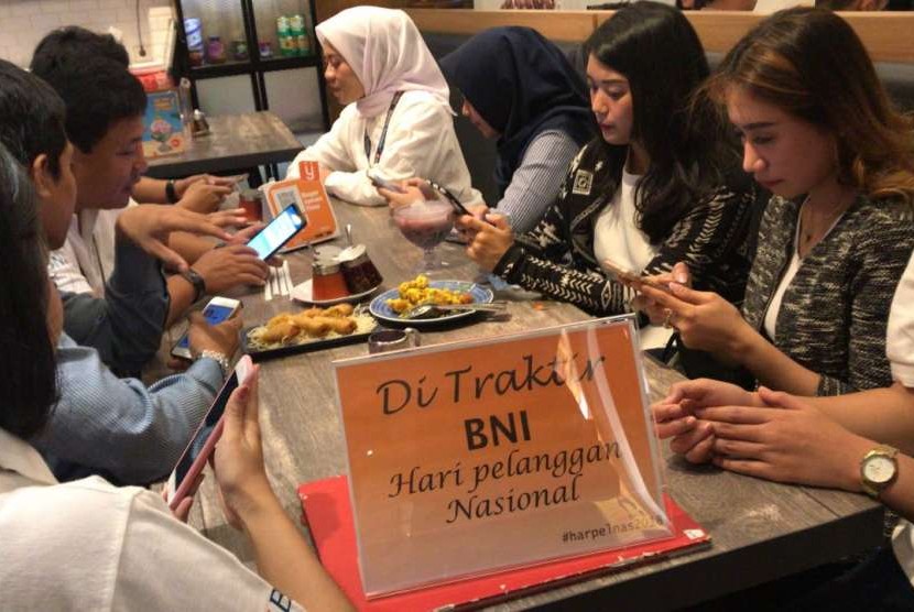 BNI mentraktir milenials merayakan Hari Pelanggan Nasional.