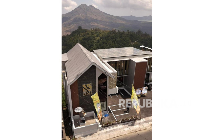 BNI meresmikan outlet format thematic terbarunya dengan menghadirkan konsep BNI Digital Banking Cafe di kawasan Gunung Batur, Bali.