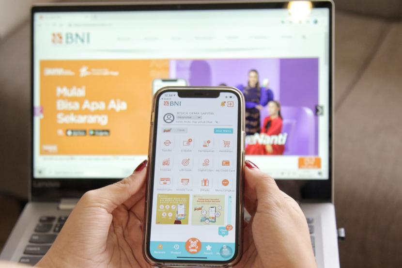 BNI telah meluncurkan The New BNI Mobile Banking.  PT Bank Negara Indonesia (Persero) Tbk mencatat jumlah pengguna mobile banking sebesar 11,8 juta pada Mei 2022. Adapun realisasi ini tumbuh 32 persen jika dibandingkan periode yang sama tahun lalu (year-on-year/yoy).