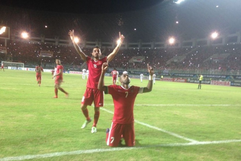 Boaz Solossa merayakan golnya ke gawang Vietnam. Indonesia menang 2-1 atas Vietnam pada semifinal pertama Piala AFF 2016.